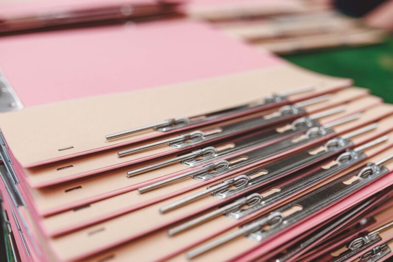 Viele Mappen mit Abheftung