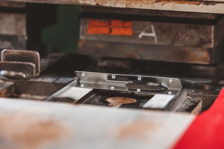 Beschlag in Maschine Lotrecht